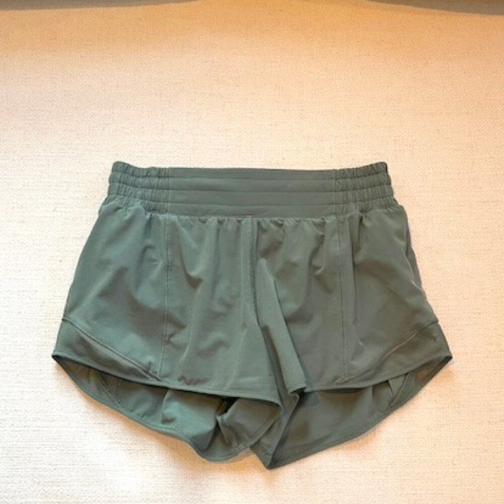 Lululemon Hotty Hot High-Rise Lined Short 2.5"